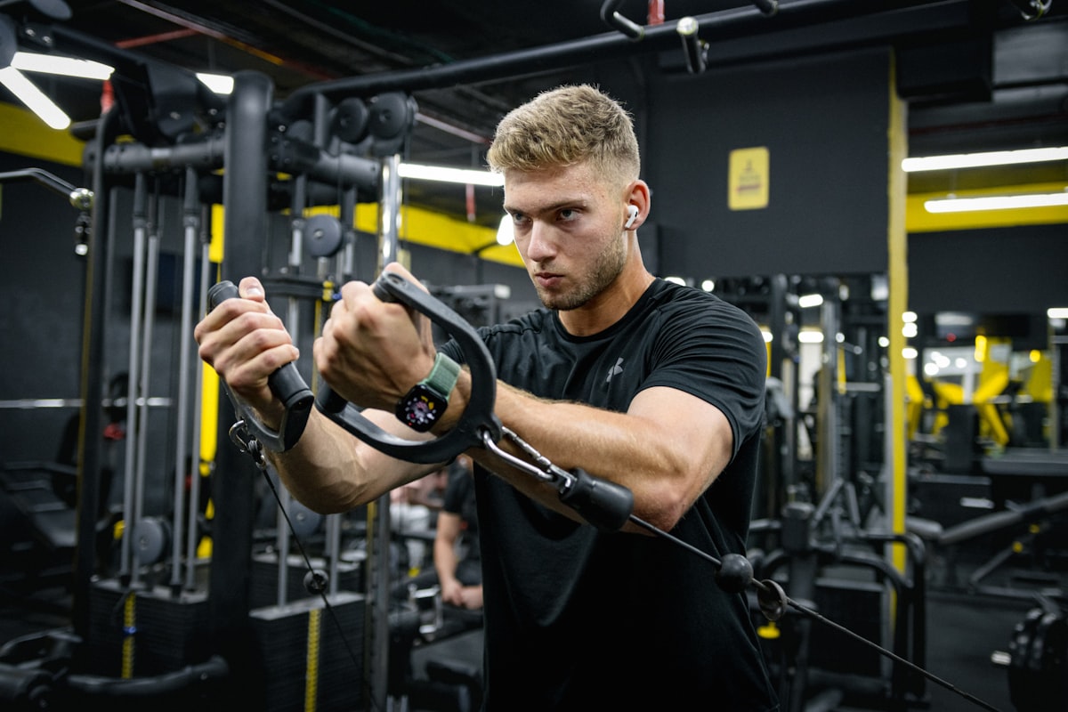 Shoulder Press stroj vježbe